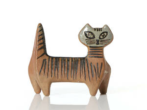 LISA LARSON, FIGURIN