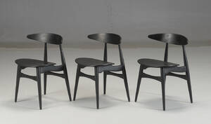 Hans J. Wegner. Tre stole model CH-33 3