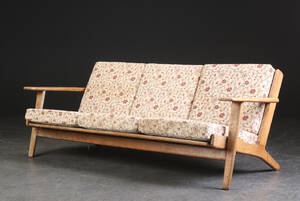 Hans J. Wegner. Trepers. sofa af egetræ, model GE-2903