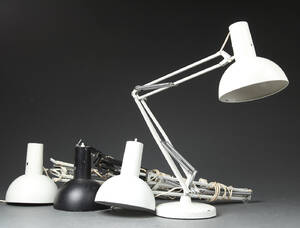 Louis Poulsen. Fire arkitektlamper, model IT-lampen 4