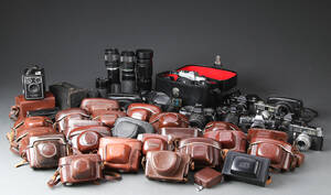 Samling analoge fotokameraer og tilbehør 45