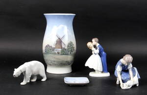 Royal Copenhagen, BG samt Holmegaard. Vase, figurer og fade mm 8