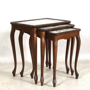 SATSBORD, 3 delar, mahogny med kakelplattor, 1900-tal.