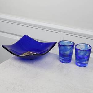 FAT, konstglas, sign, samt 2 st shotglas Ulrica Hydman Vallien