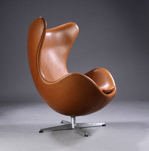 Arne Jacobsen. Ægget, tidlig model 1960erne. Loungestol med cognacfarvet Vacona anilin læder