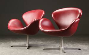 Arne Jacobsen. Par loungestole Svanen, Indian Red læder 2