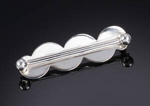 Karl Gustav Hansen for Hans Hansen. Moderne broche i sterlingsølv