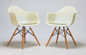 Charles Ray EamesVitra Et par skalstole af plastic 2