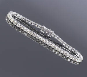 Klassisk brillant -tennisarmbånd af 14 kt. hvidguld, i alt 7.77 ct