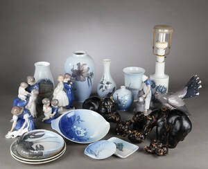 Royal Copenhagen, Bing og Grøndahl. En samling figurer mm. 25