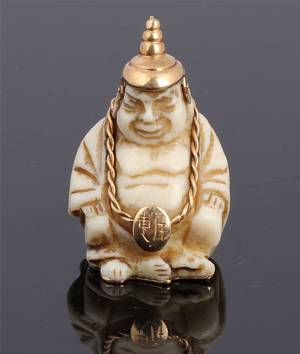 Lille Buddha af ben med guldmontering, Kina 1900-tallet