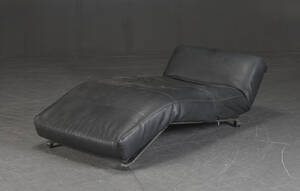 Jens Juul Eilersen. Daybed på stel af forkromet stål