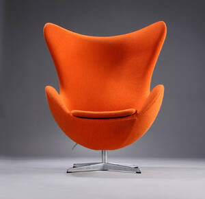 Arne Jacobsen. Ægget, model 3316, orange Hallingdal uld, brown label 2010