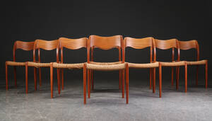 Niels O. Møller. Otte stole af teak, model 71 8