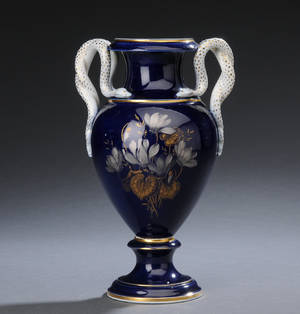 Meissen prydvase af porcelæn, dekoreret i blåt og guld