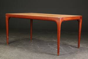 Johannes Andersen. Spisebord af teaktræ, model 13