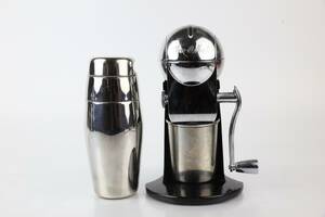 COCKTAILSHAKER, Altra Alessi, samt ISKROSSARE, Ice-O-Matic