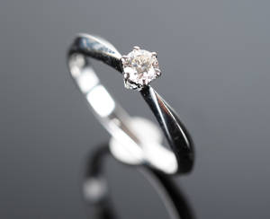 Brillantsolitairering af hvidguld 18 kt.