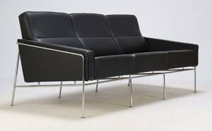 Arne Jacobsen 1902-1971 Tre-personers lufthavnssofa, model 3303
