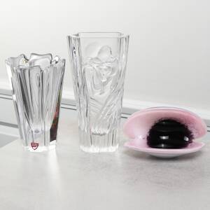 VASER, 2 st, Kosta samt Orrefors, MUSSLA i glas, Gränna