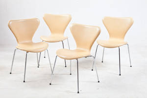 Arne Jacobsen, Satz von vier Stapelstühlen Modell 3107, Lederbezug, für Fritz Hansen 4