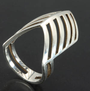 Nanna Ditzel for Georg Jensen. Sølvring, dessin nr. 389