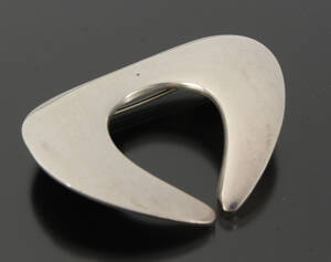 Nanna Ditzel for Georg Jensen. Broche af sølv