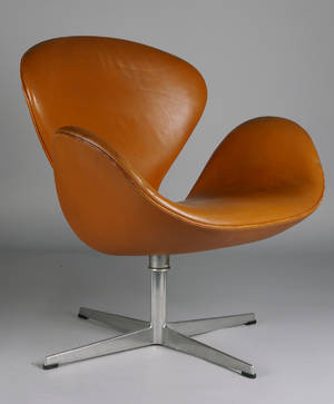 Arne Jacobsen, fåtölj 3320 Svanen, skinn