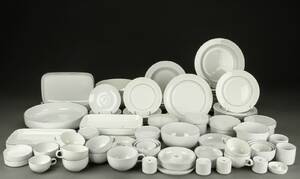 Grethe Meyer for Royal Copenhagen. Blå Kant service 89