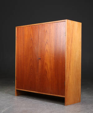 Hans J. Wegner. Skabsoverdel af teak og eg