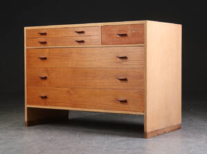 Hans J. Wegner. Kommode, teak og eg