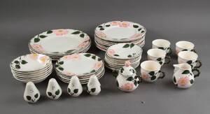 Villeroy Boch. Wild Rose, service af fajance 44