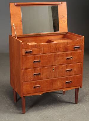 Dansk møbelproducent. Sminke toiletmøbel af teak, 1960erne