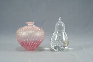 BERTIL VALLIEN FÖDD 1938, VAS, KOSTA BODA, ARTIST COLLECTION, HÖ 11, DIAM 11 CM, PÄRON, GLAS, FM KONSTGLAS, RONNEBY, HÖ 13 CM
