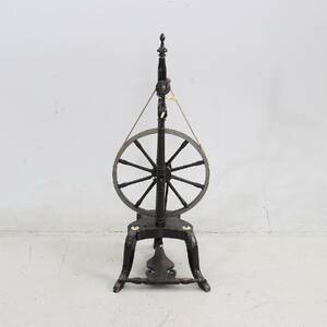 SPINNROCKSLÄNDA. 1800-tal med bendetaljer.
