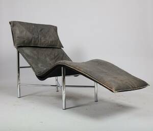 TORD BJÖRKLUND, VILFÅTÖLJ, SKYE, IKEA, 198090-TAL, MÖRKBRUNT SKINN, FÖRKOMAT STÅLRÖR, LÄ CA 160 CM