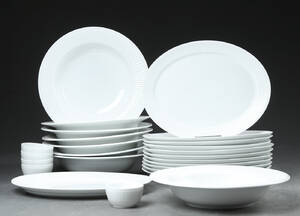 Royal Copenhagen. Samling hvid riflet porcelæn 25