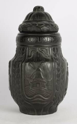 Ipsens Enke Lågkrukke af sort terracotta