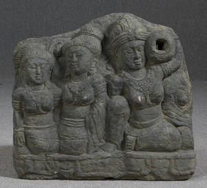 Relief fontæne i sten