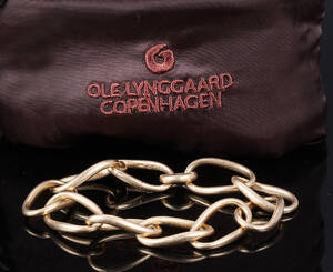 Ole Lynggaard. Love Ring armlænke i 14 kt. satineret guld
