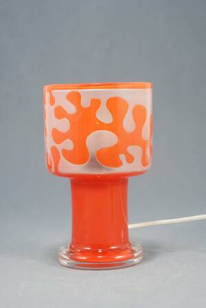 OVE SANDBERG, BORDSLAMPA, 1970-TAL, KOSTA, GLAS, SIGNERAD OCH ETIKETTMÄRKT, HÖ21 CM, DIAM12,5 CM