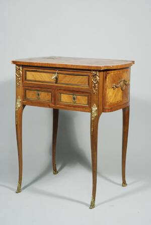 SYBORD, OMKRING 1900, LOUIS XVI STIL, FANERAD MED FLERTAL TRÄSLAG, INLÄGGNINGAR I FORM AV BLOMMOR, BESLAG AV FÖRGYLLD METALL, HÖ73 CM, BR60 CM, DJ40 CM
