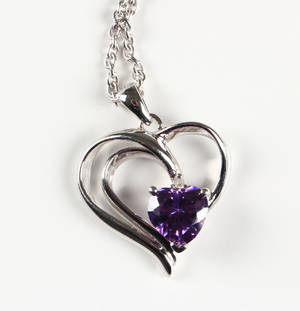 Vedhæng af sterlingsølv med diamant og synt. amethyst