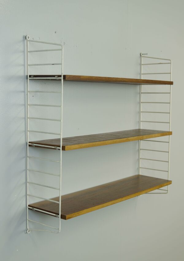 Slutpris för Retro, Stringhylla i teak, 1950-talet.