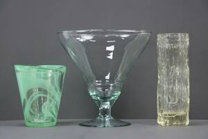 Kosta Boda glas. grön skål och en vas