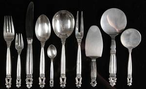 Johan Rohde for Georg Jensen. Dele til bestik Kongemønster Acorn af sterling sølv 40