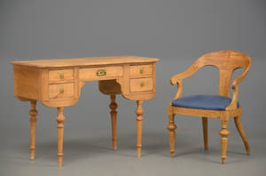 Dameskrivebord af fyr samt sen-empire armstol, 1800-tallet 2