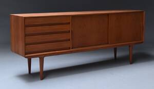 Omann Jun. Lav skænk, teak, model 18
