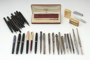 Montblanc, Parker m.fl. En samling fyldepenne og dele hertil, penneskafter og blyanter i sølv m.m.