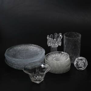 GLAS. Parti, tallrikar, ljushållare, vas.